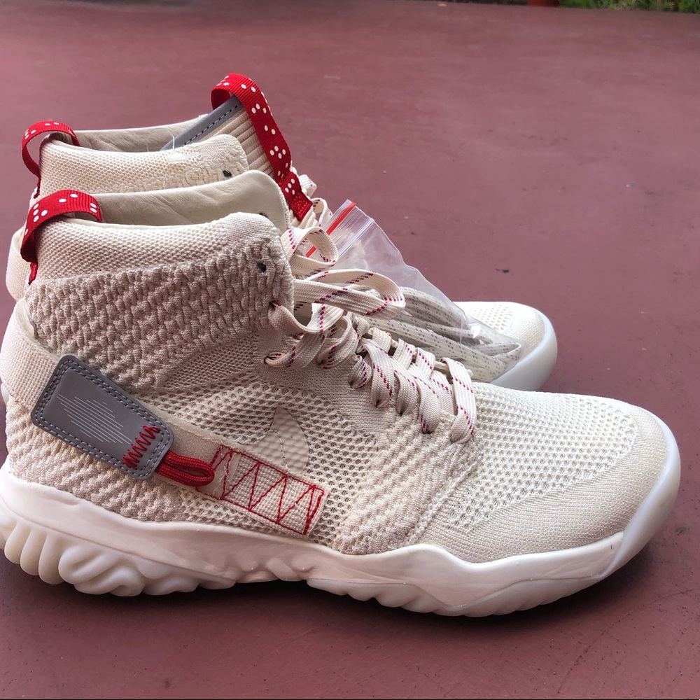 New JORDAN Men’s Apex React Size 9.5 Beige Shoes